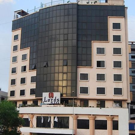 Lords Plaza Surat Hotel Exterior foto