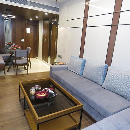 Lords Plaza Surat Hotel Exterior foto