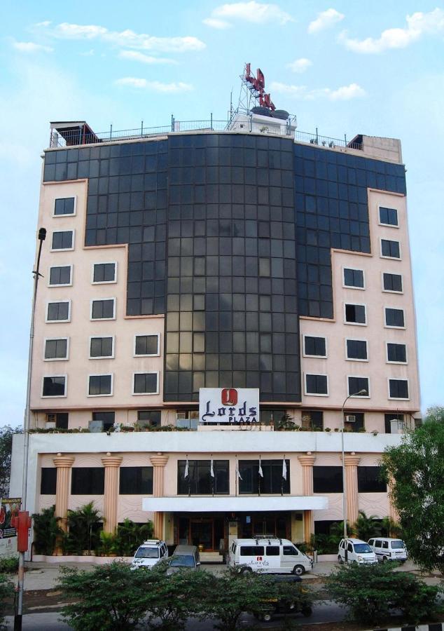 Lords Plaza Surat Hotel Exterior foto