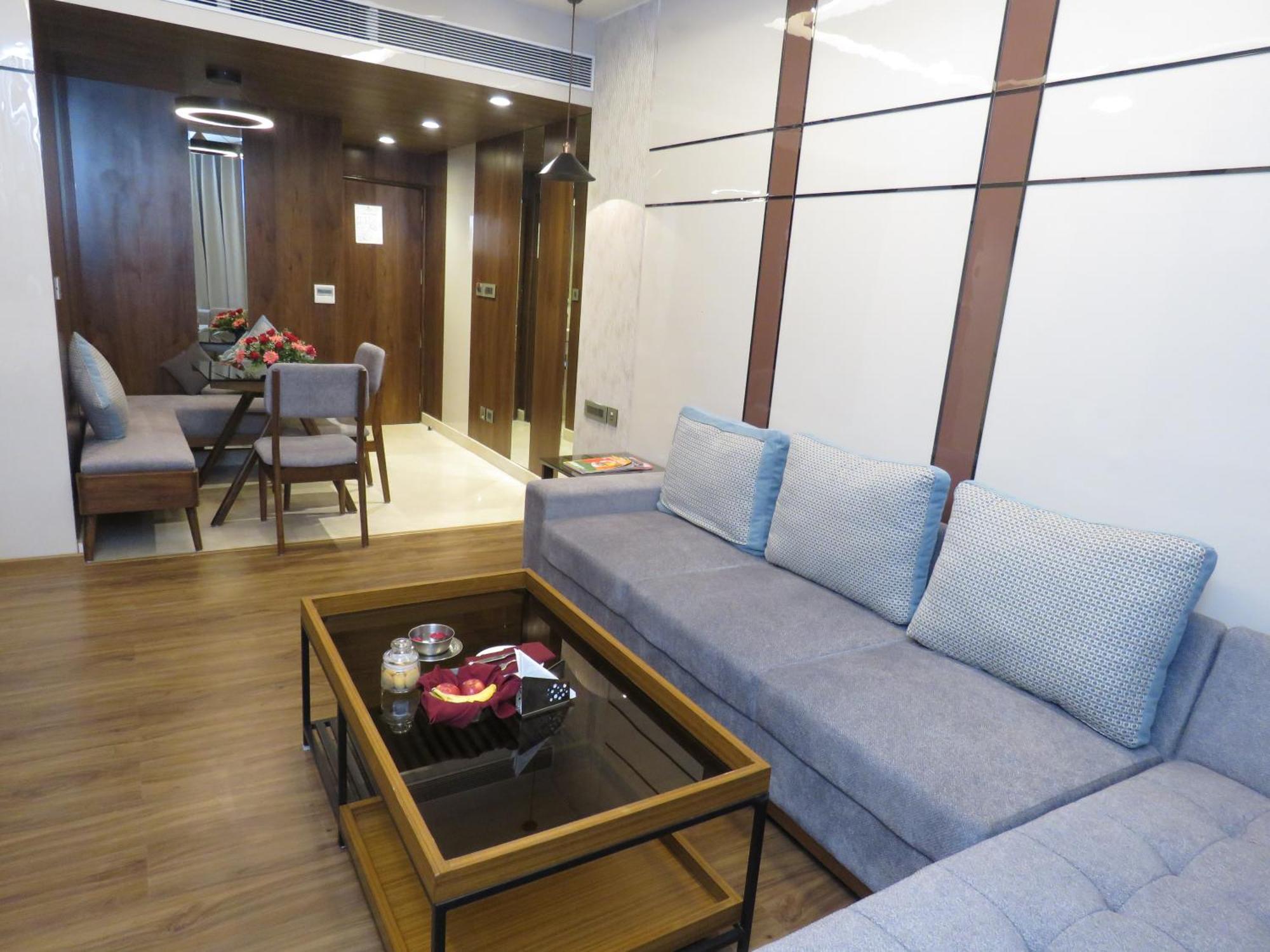 Lords Plaza Surat Hotel Exterior foto