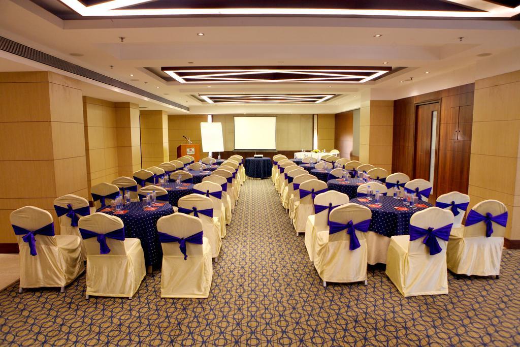 Lords Plaza Surat Hotel Exterior foto
