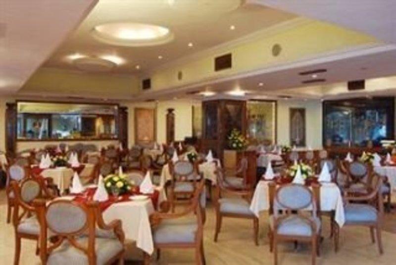 Lords Plaza Surat Hotel Exterior foto