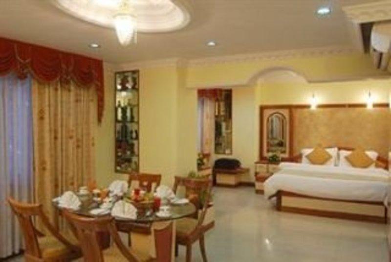 Lords Plaza Surat Hotel Exterior foto